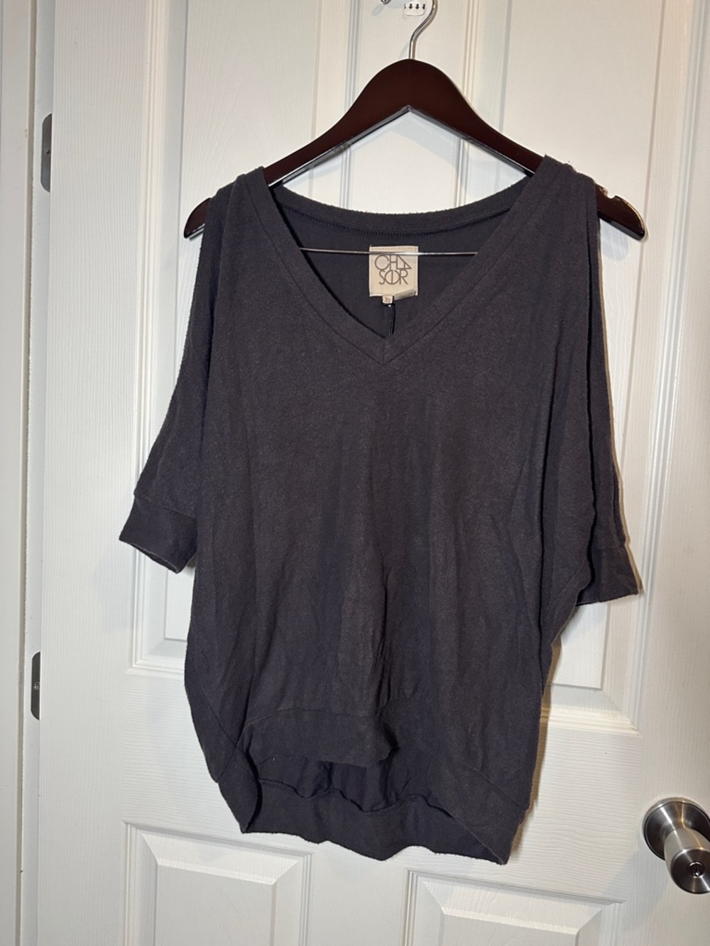 Chaser Women's asphalt V-Neck Cold-Shoulder Top XS nwt cozy warm shirt